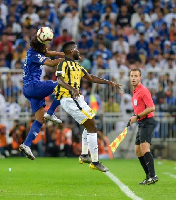 جانب من مباراة سابقة بين  الهلال والاتحاد 
