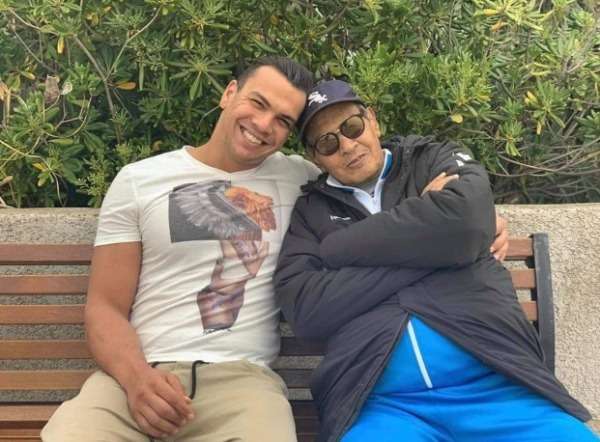 الراحل مع نجله