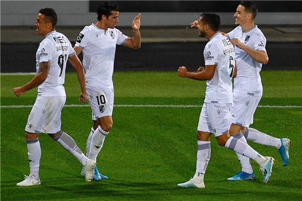 لاعبو فيتوريا جيمارايش