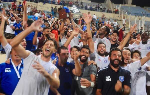 من التتويج