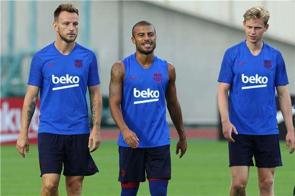 لاعبو برشلونة