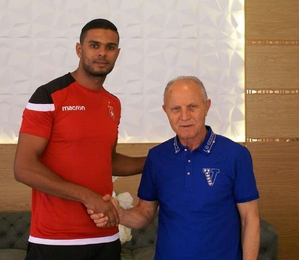 من تقديم اللاعب