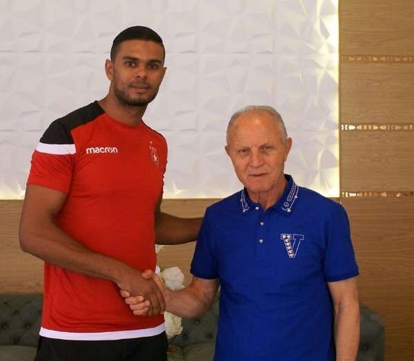 من تقديم اللاعب