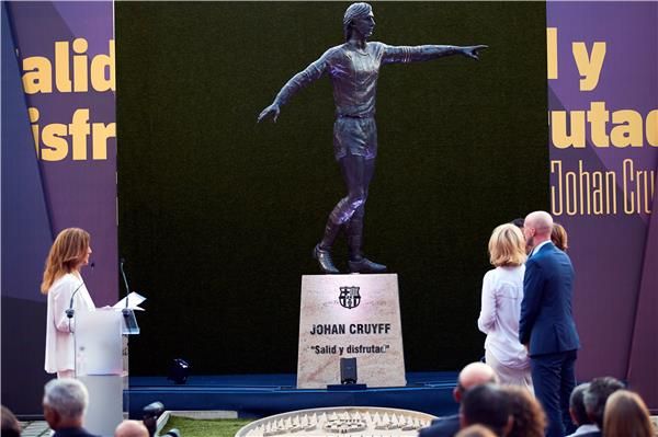 تمثال يوهان كرويف