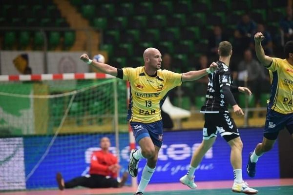 لاعبو كييل الألماني