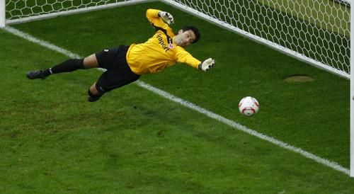 2010-11-20t164731z_01_kai05_rtridsp_3_soccer-germany_reuters