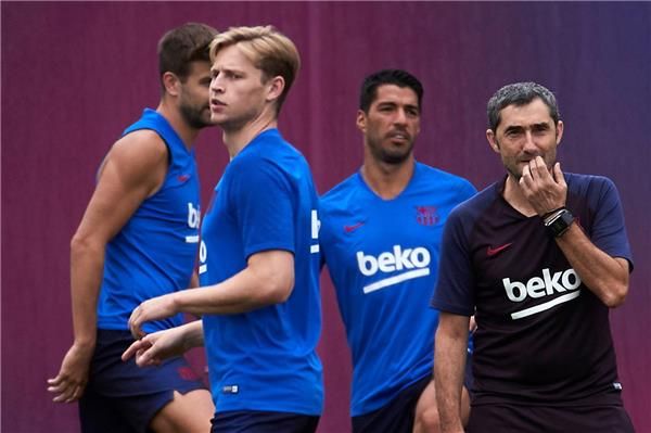 لاعبو برشلونة - أرشيفية