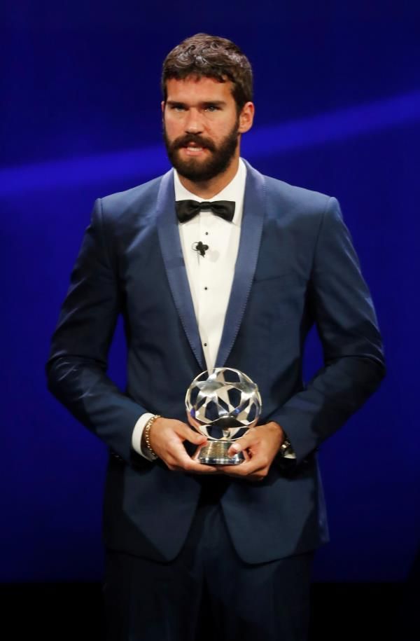 أليسون بالجائزة