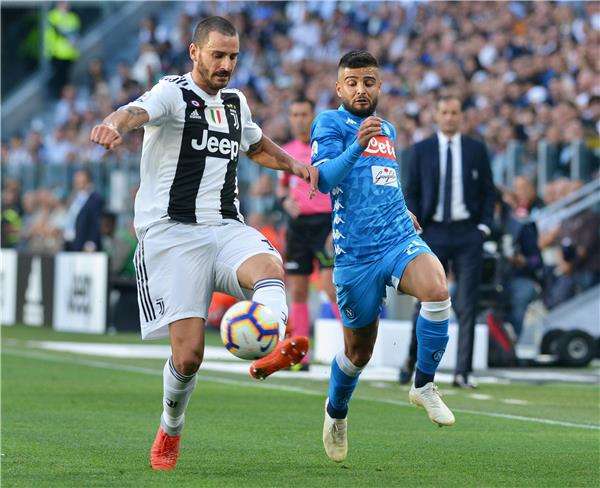 يوفنتوس ونابولي