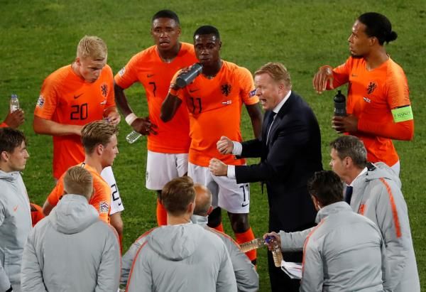 كومان مع لاعبي هولندا