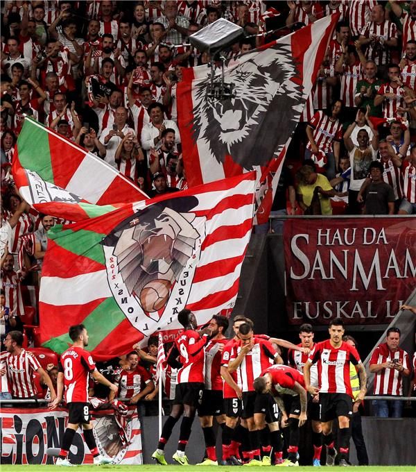 فرحة لاعبي بيلباو 