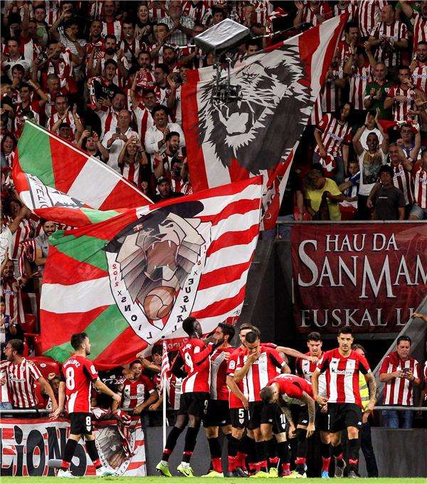 فرحة لاعبي بيلباو 