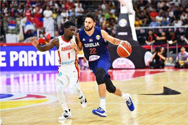 صربيا تكتسح أنجولا