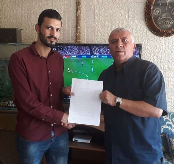 بعد توقيع العقود