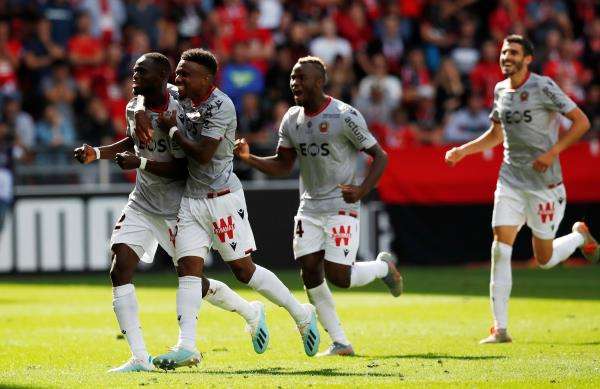 فرحة لاعبي نيس 