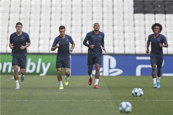 كينيدي مع لاعبي تشيلسي