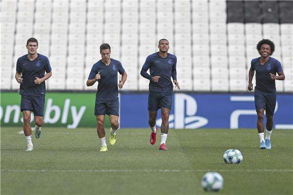 كينيدي مع لاعبي تشيلسي