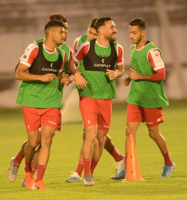 معلول في حصة تدريبية مع منتخب تونس