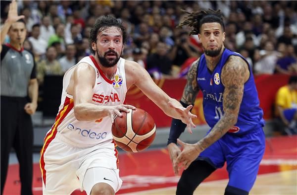 من لقاء إسبانيا وإيطاليا