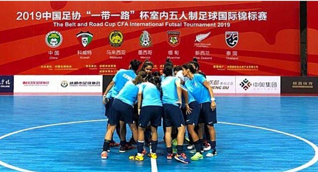 لاعبات منتخب الكويت في الصين