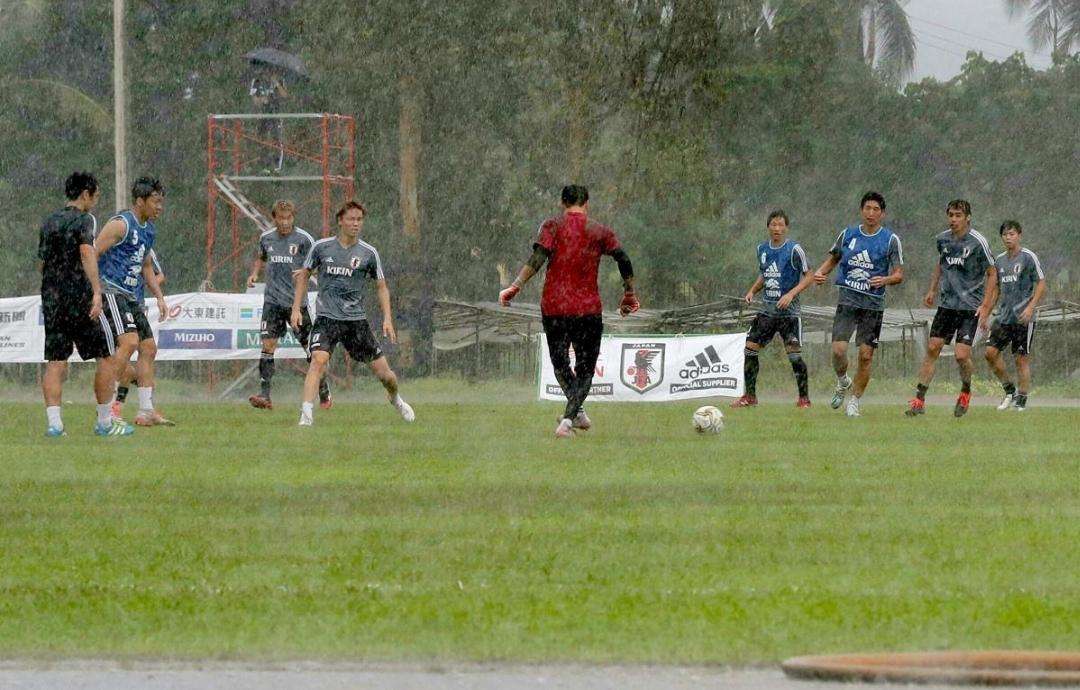 تدريبات منتخب اليابان في مدينة يانغون الميانمارية
