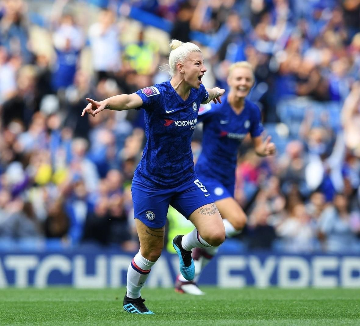 بيثاني إنجلاند وفرحة الهدف