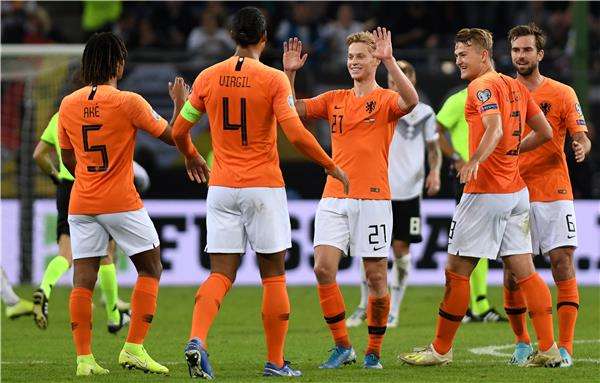 لاعبو هولندا