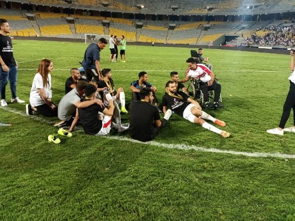 لاعبو الزمالك في لفتة إنسانية جميلة