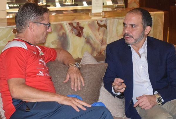 الأمير علي في حديث مع بوركلمانز