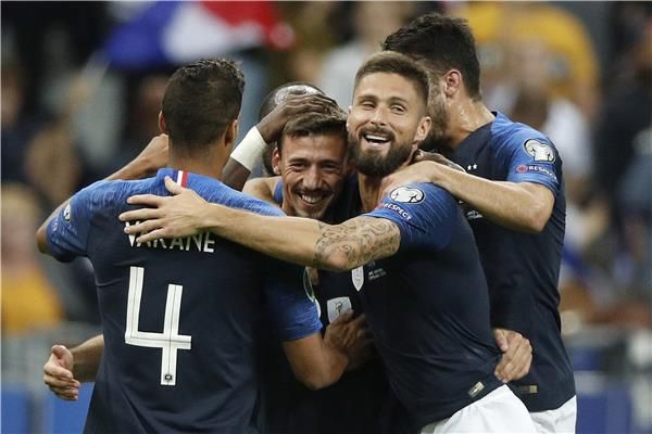 لينجليت وسط لاعبي فرنسا