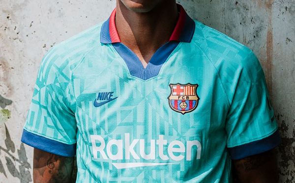 القميص الثالث