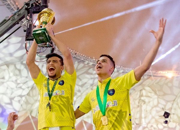 التعاون أثناء تتويجه بكأس خادم الحرمين
