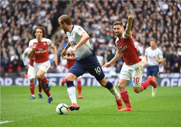 لقاء من الدوري الإنجليزي بين آرسنال وتوتنهام