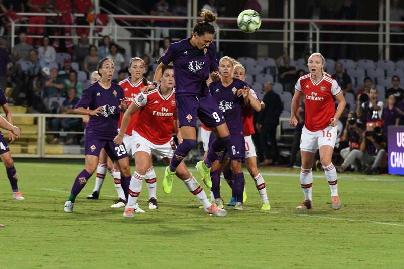 من مباراة فيورنتينا وآرسنال 