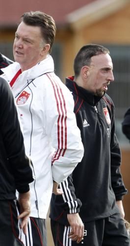 2010-11-10t140840z_01_reh11_rtridsp_3_soccer-germany_reuters