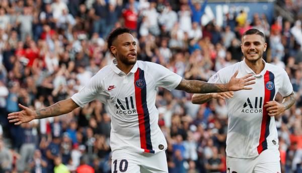 نيمار يحتفل بالهدف مع إيكاردي