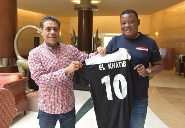 طارق قنديل مع مسؤول فريق كانو سبورت