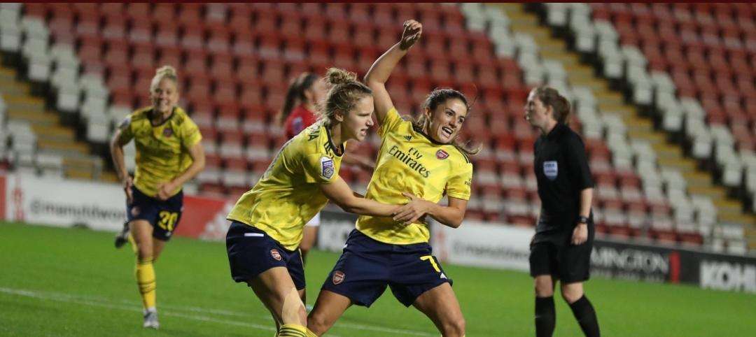 فرحة لاعبات آرسنال