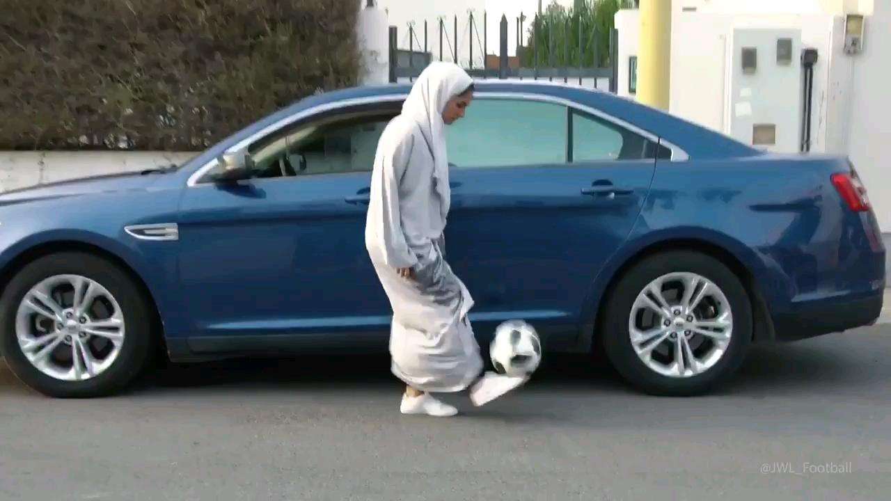 من العرض