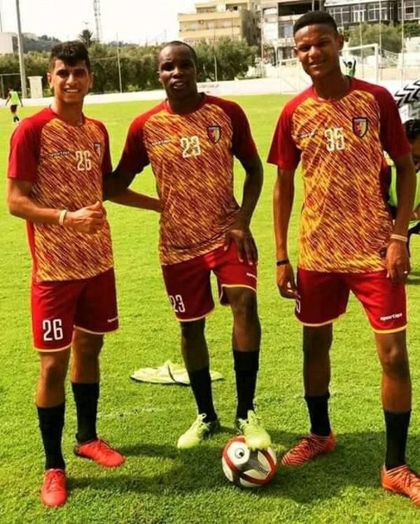 التكبالي (اليسار)