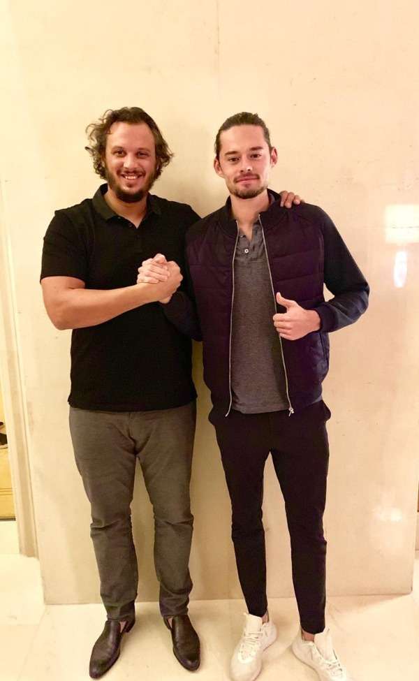 بعد توقيع العقود