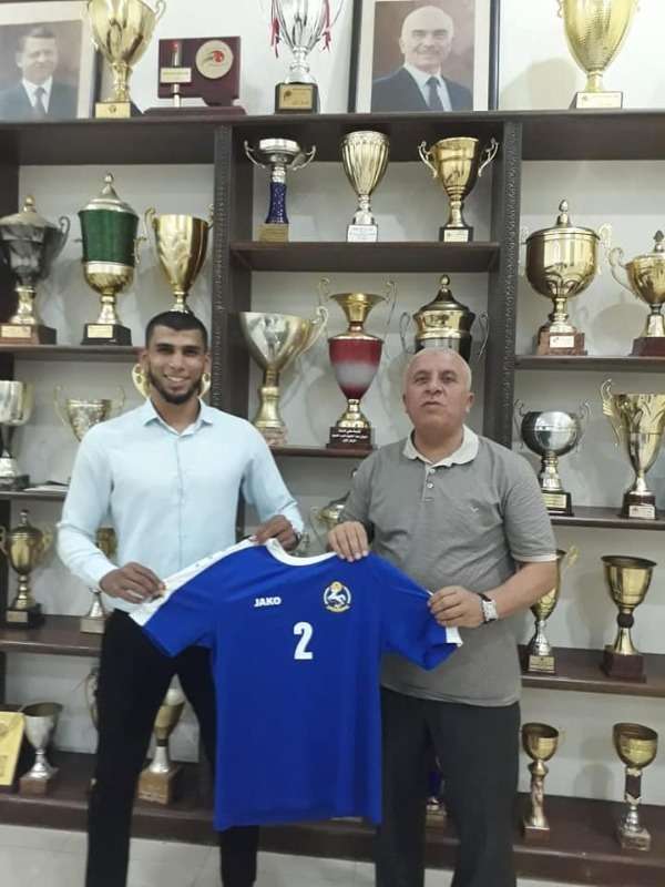 جانب من التوقيع