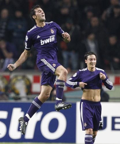 2010-11-23t203456z_01_mkn034_rtridsp_3_soccer-champions_reuters