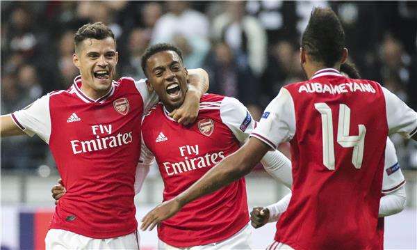 احتفال لاعبي آرسنال