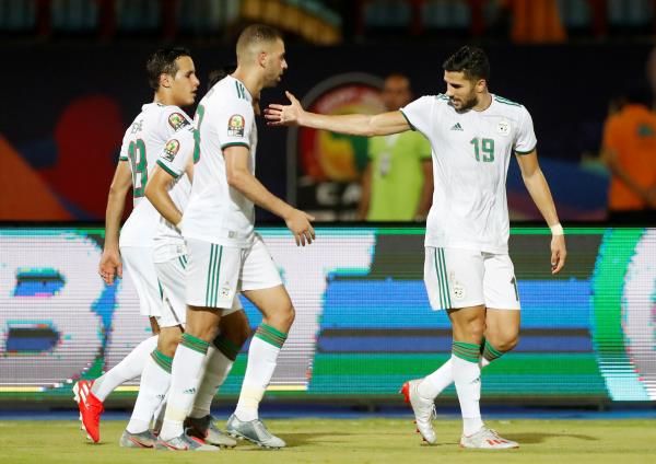 لاعبو الجزائر