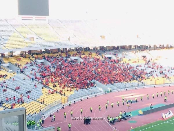 الجماهير في ملعب برج العرب