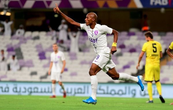 لابا كودجو يحتفل بهدفه في مرمى اتحاد كلباء