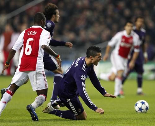 2010-11-23t211603z_01_mkn040_rtridsp_3_soccer-champions_reuters