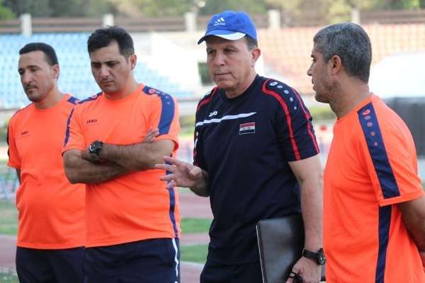 أيمن الحكيم مع معاونيه