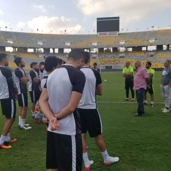 اجتماع فرج عامر بلاعبي سموحة